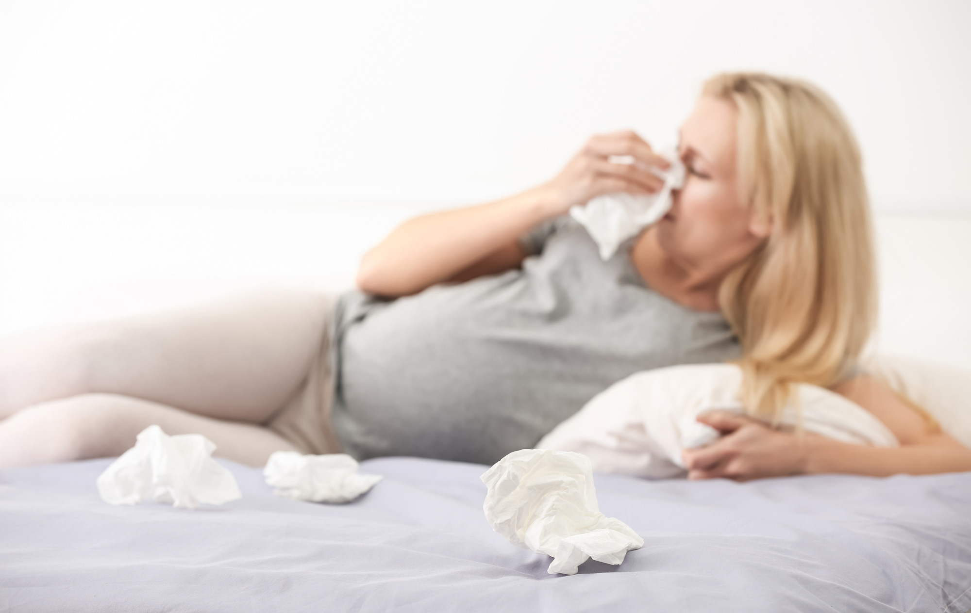 symptómy covid-19 vs. chrípka vs. alergia